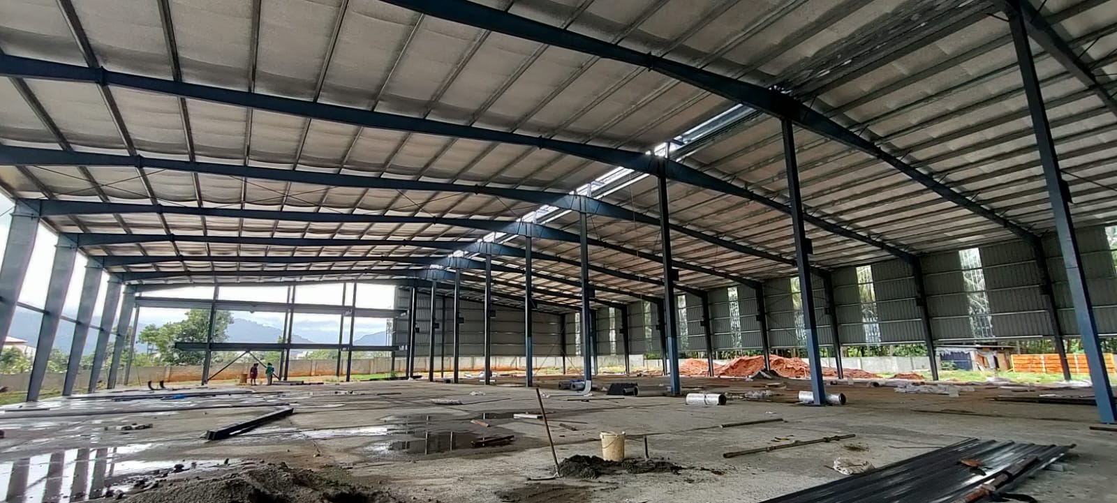 Interior clear span view of PEB warehouse structure construction