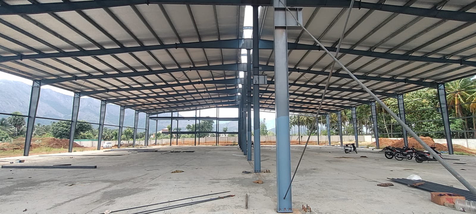 High ceiling industrial steel building construction frame with cross bracing