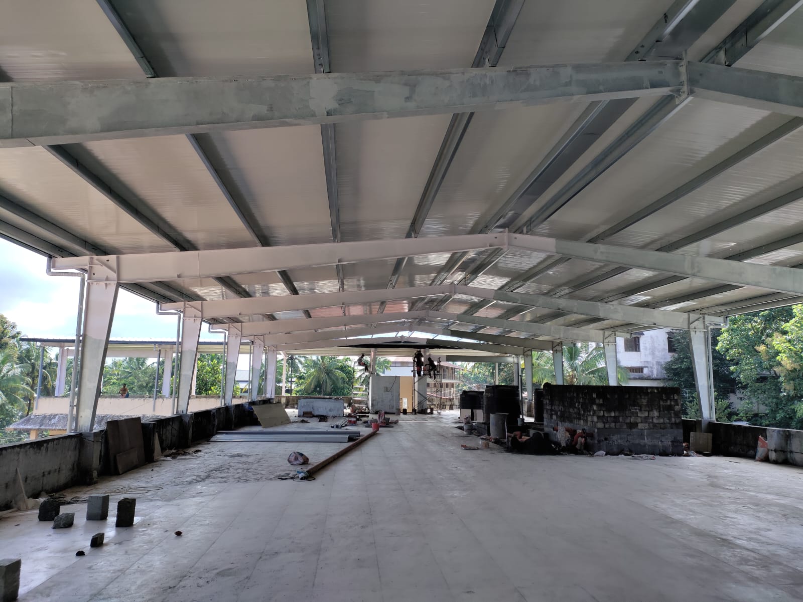 Elevated steel structure shed with insulated roofing sheets